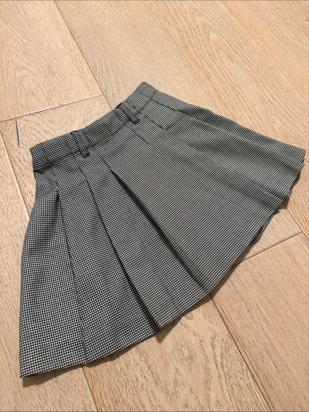 H&M Black and White Pleated School Style Skirt